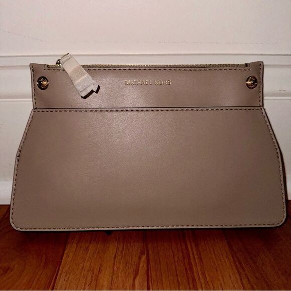 Michael Kors Mercer Gallery Medium Two-Tone Pebbled Leather Shoulder Bag - Picture 13 of 16